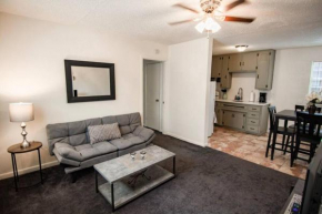 Guest House Cozy 1BR-Automobile Alley - Fast 100 WiFi